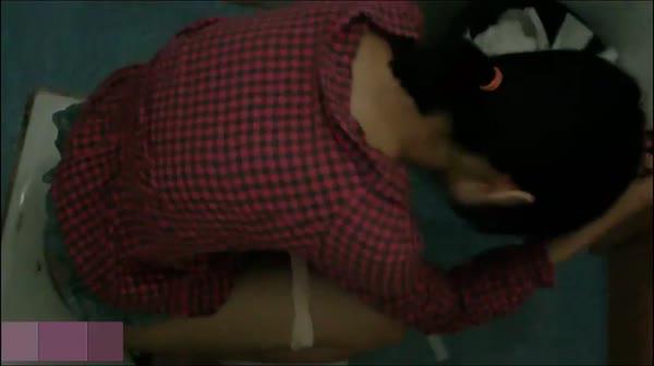 大陸超經典盜攝輯：怪咖潛入醫學院校錄得大量女生如廁 各色嫩穴不勝枚舉-高清1080P（十一）